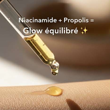Texture du sérum coréen niacinamide et propolis déposée sur la peau – glow équilibré ✨